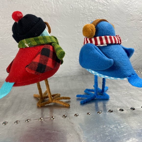 Super Cute Pair of Feather Friends
Christmas Bird Figurines - Picture 3 of 10
